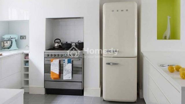 hóa giải tủ lạnh đối diện cửa chính bằng bình phong