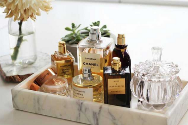 bảo quản nước hoa trong tủ quần áo
