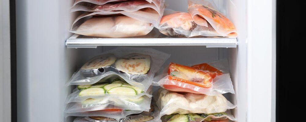 thịt heo tươi sống được bảo quản đúng cách trong tủ lạnh