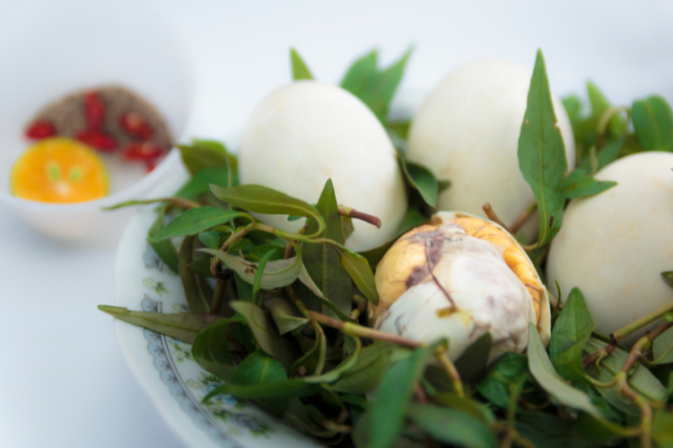 trung vit lon song bao quan trong tu lanh nhu the nao