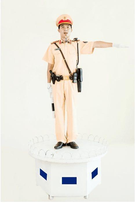 xe máy chở đồ cồng kềnh, một tình huống thường gặp nhưng cần hết sức cẩn trọng