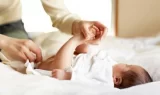 Khi nào nên đóng bỉm cho trẻ sơ sinh?