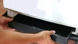 Cách tháo khay nước phía sau tủ lạnh đơn giản tại nhà